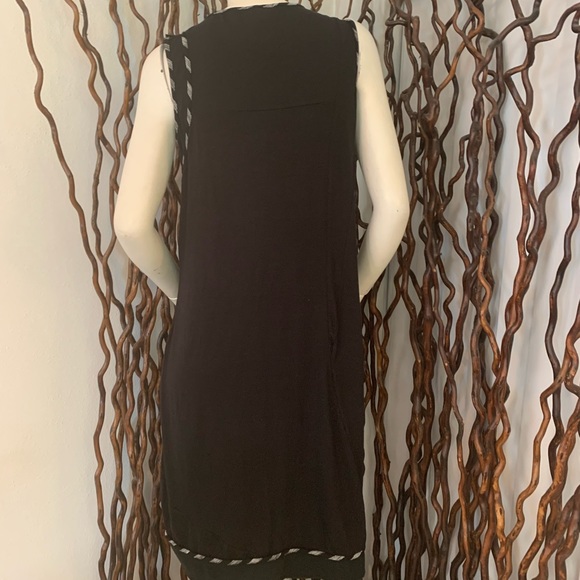 Tricotto Beautiful Sleeveless Designer Dress - Picture 9 of 14